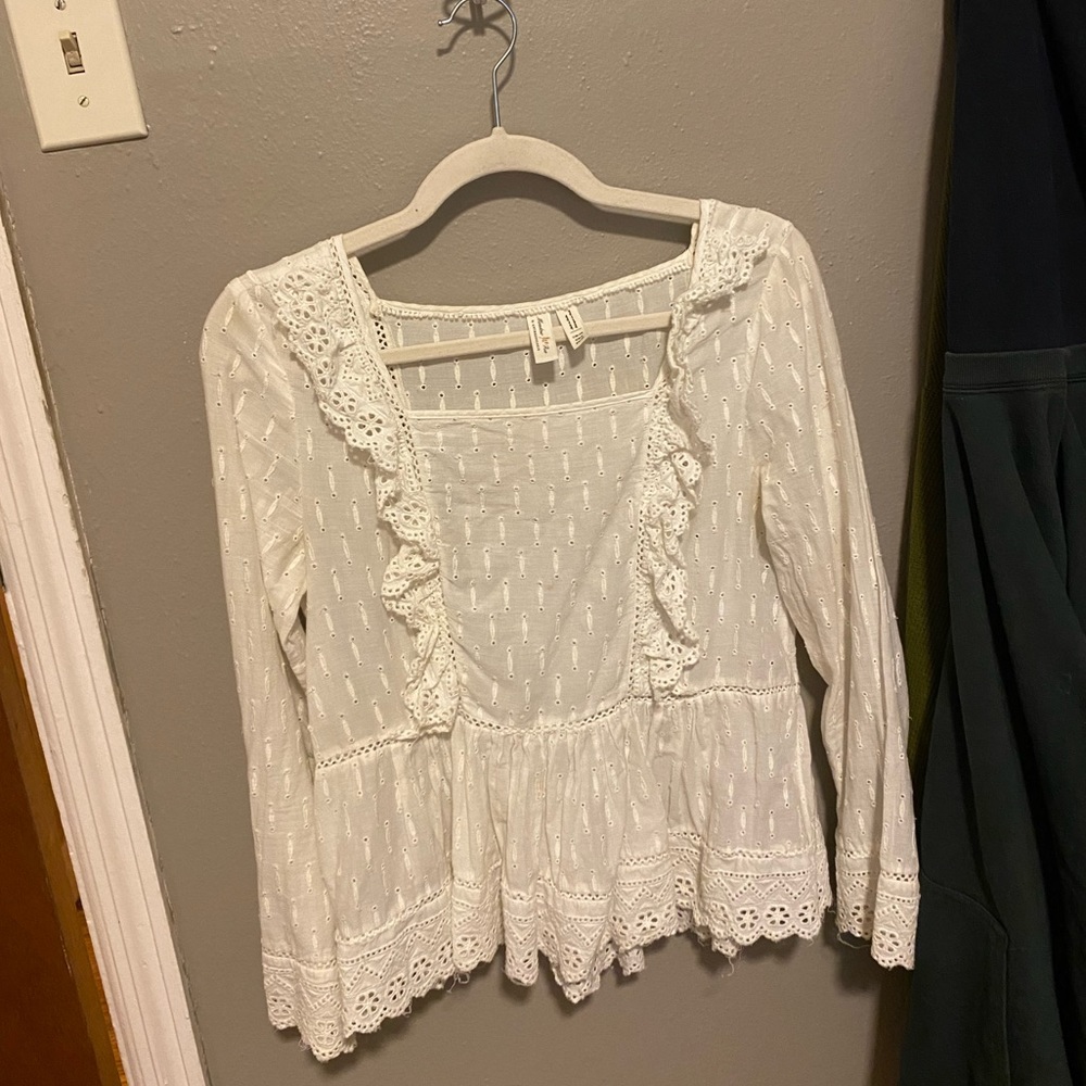 Anthropologie White Lace-Detailed Top. Size 6 (fits more like 4).